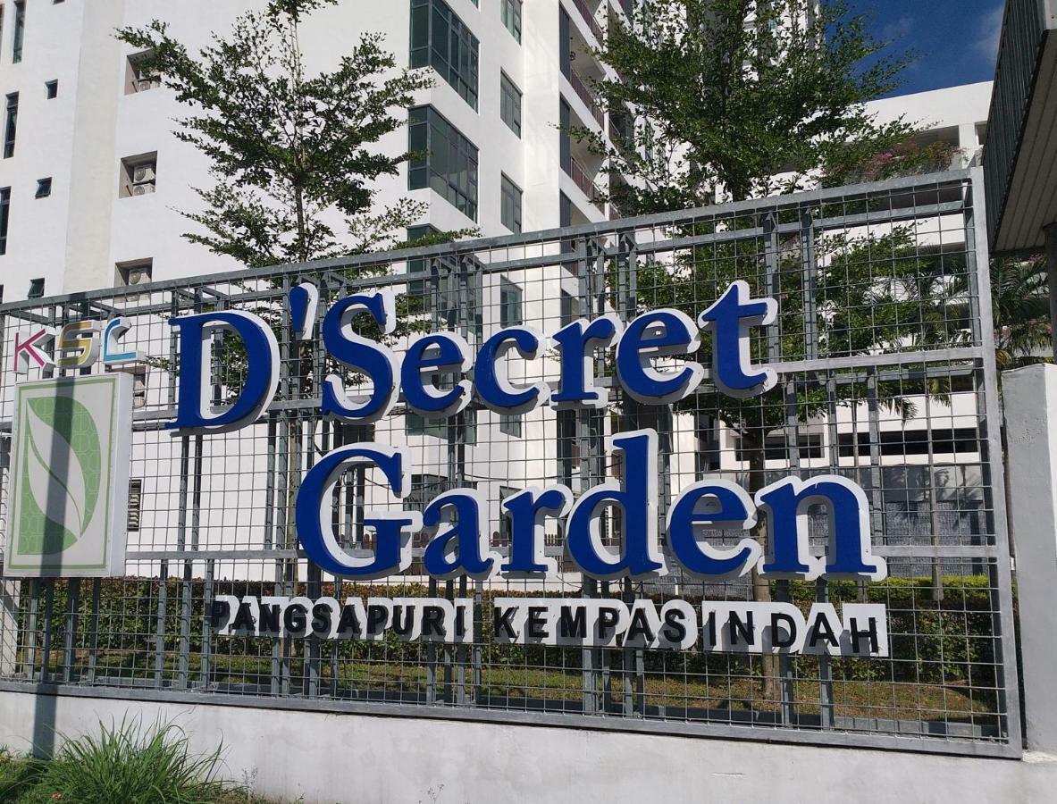 Kempas Indah @ The Secret Garden Homestay جوهر بهرو المظهر الخارجي الصورة