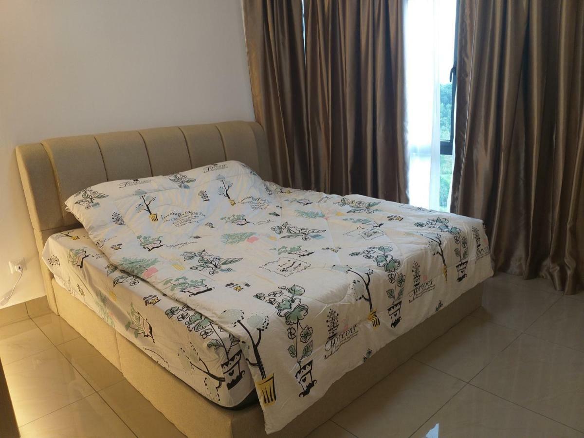 Kempas Indah @ The Secret Garden Homestay جوهر بهرو المظهر الخارجي الصورة
