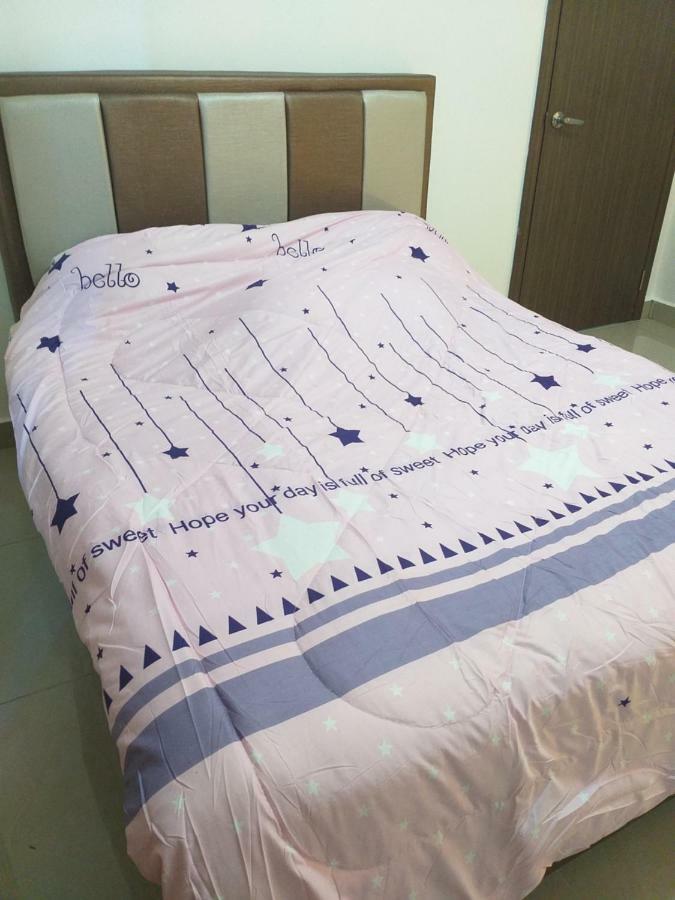 Kempas Indah @ The Secret Garden Homestay جوهر بهرو المظهر الخارجي الصورة