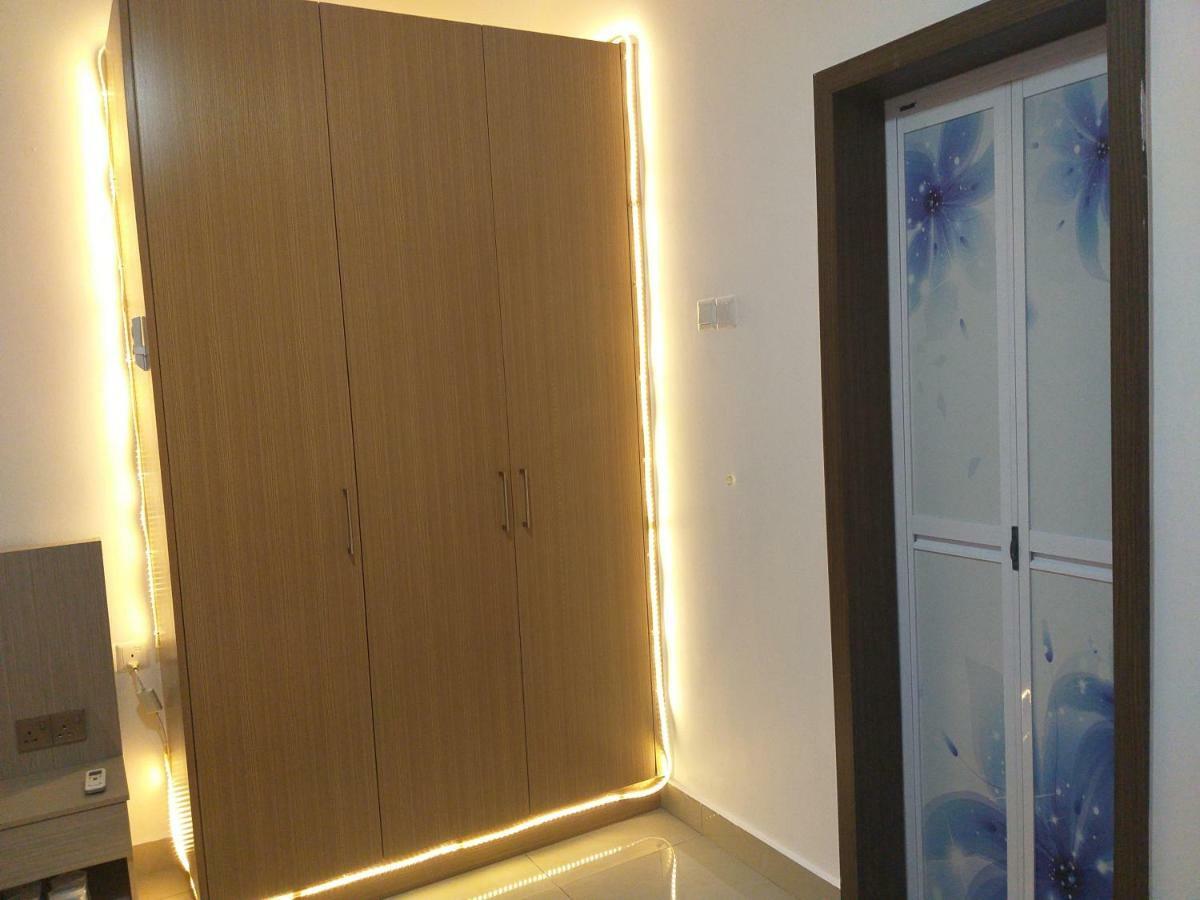 Kempas Indah @ The Secret Garden Homestay جوهر بهرو المظهر الخارجي الصورة