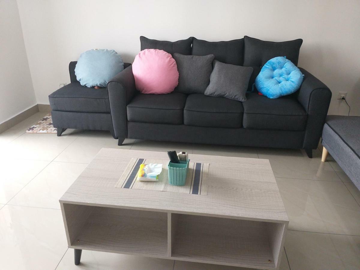 Kempas Indah @ The Secret Garden Homestay جوهر بهرو المظهر الخارجي الصورة