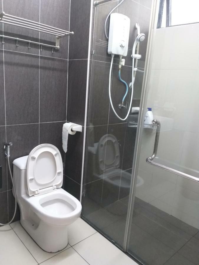 Kempas Indah @ The Secret Garden Homestay جوهر بهرو المظهر الخارجي الصورة