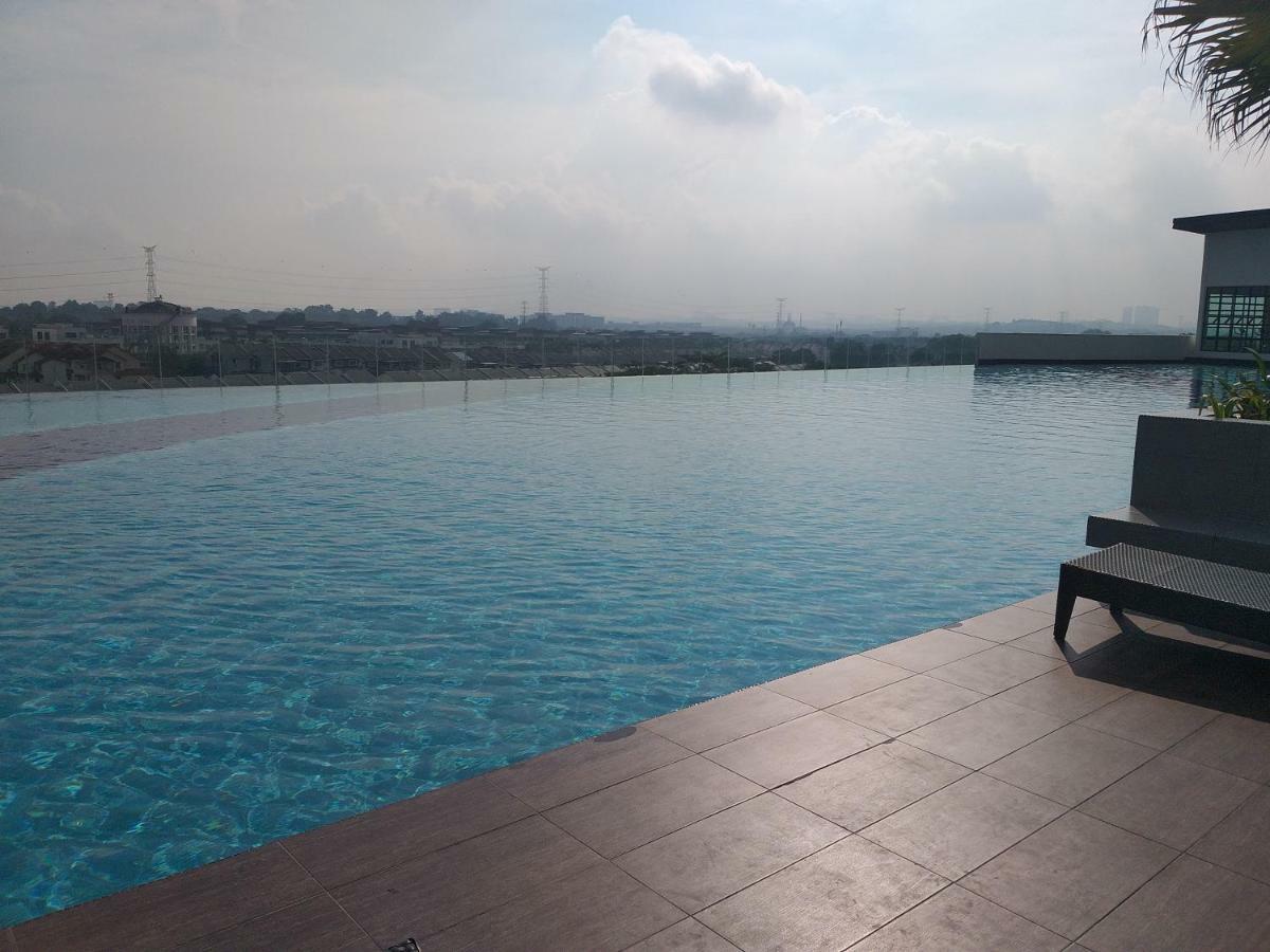 Kempas Indah @ The Secret Garden Homestay جوهر بهرو المظهر الخارجي الصورة