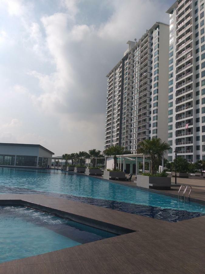 Kempas Indah @ The Secret Garden Homestay جوهر بهرو المظهر الخارجي الصورة
