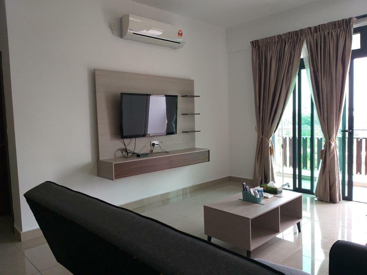 Kempas Indah @ The Secret Garden Homestay جوهر بهرو المظهر الخارجي الصورة